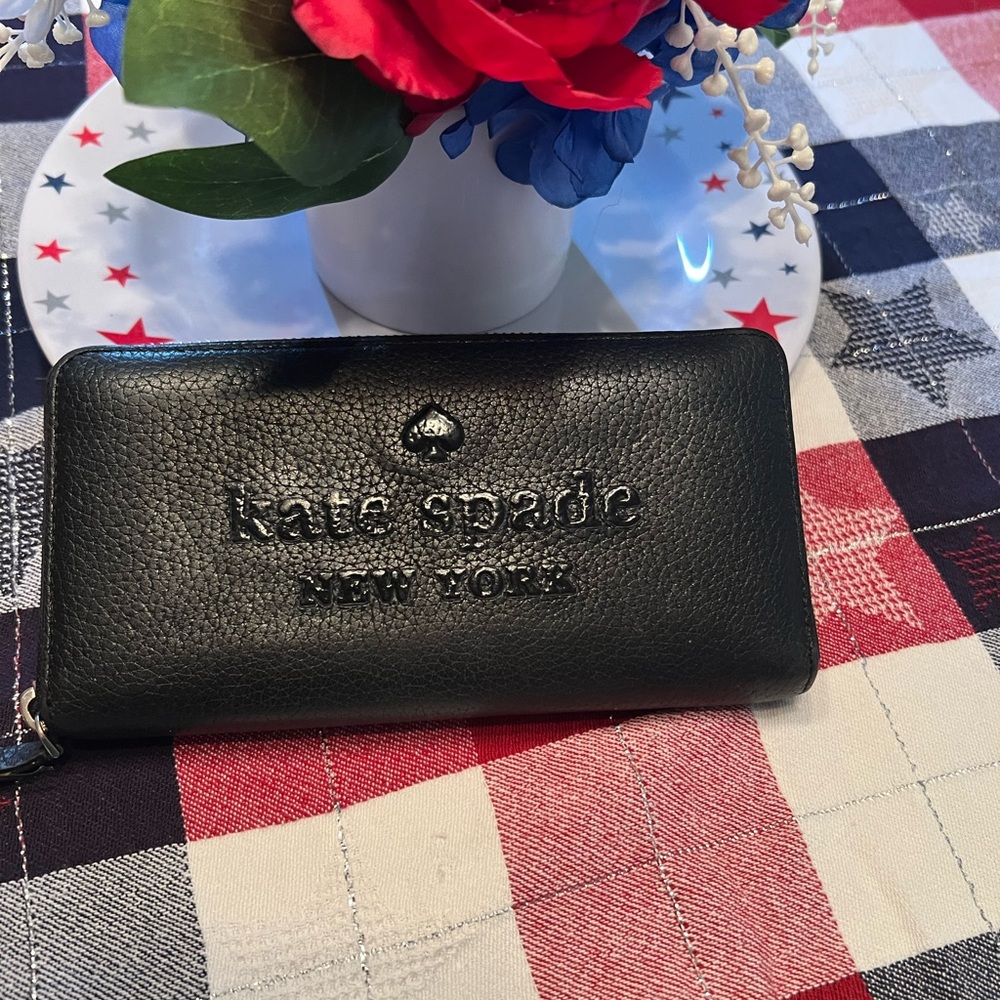 Kate Spade Black Leather Zip Wallet